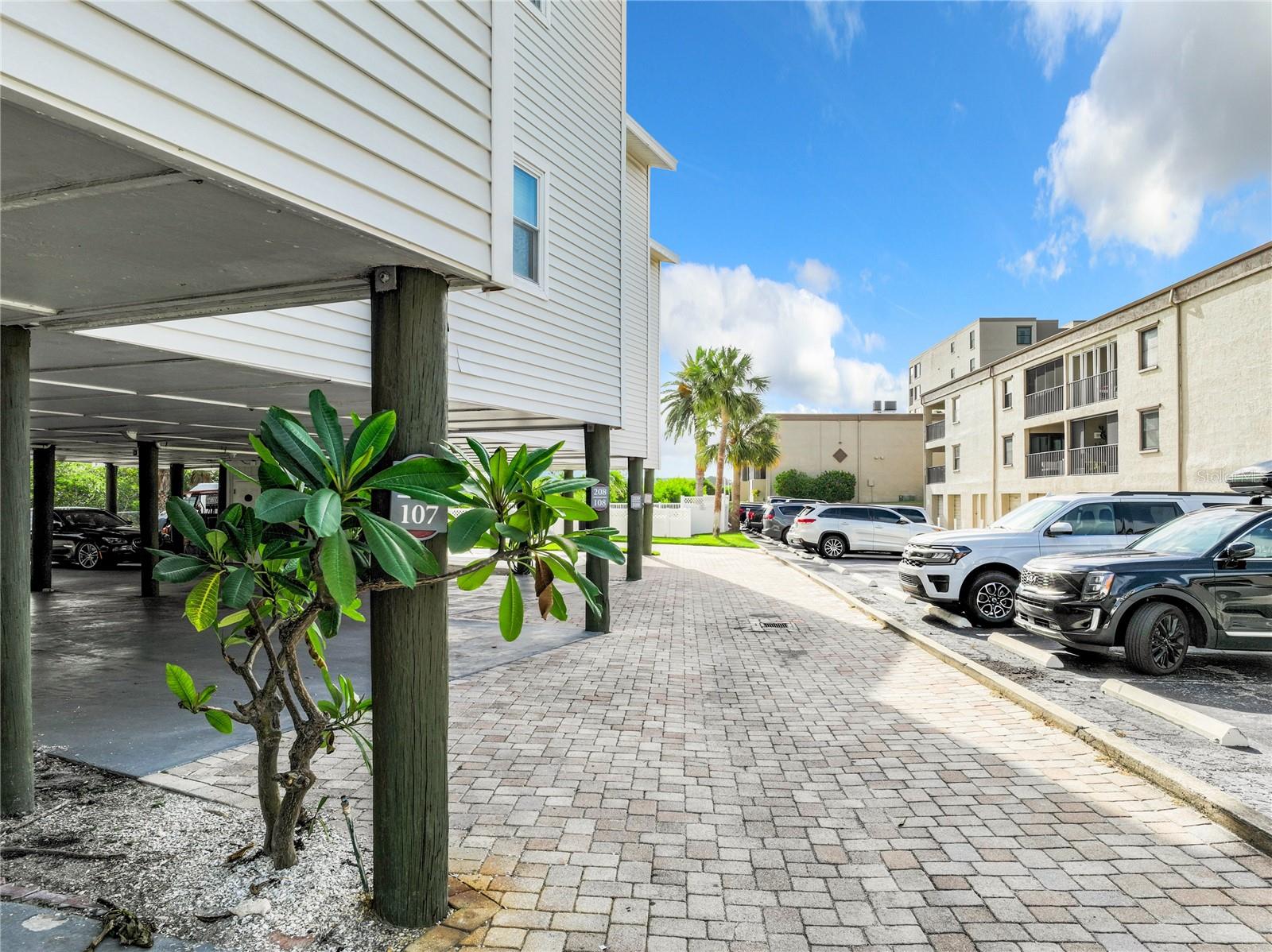 Image 24 of 30 For 19727 Gulf Boulevard G1