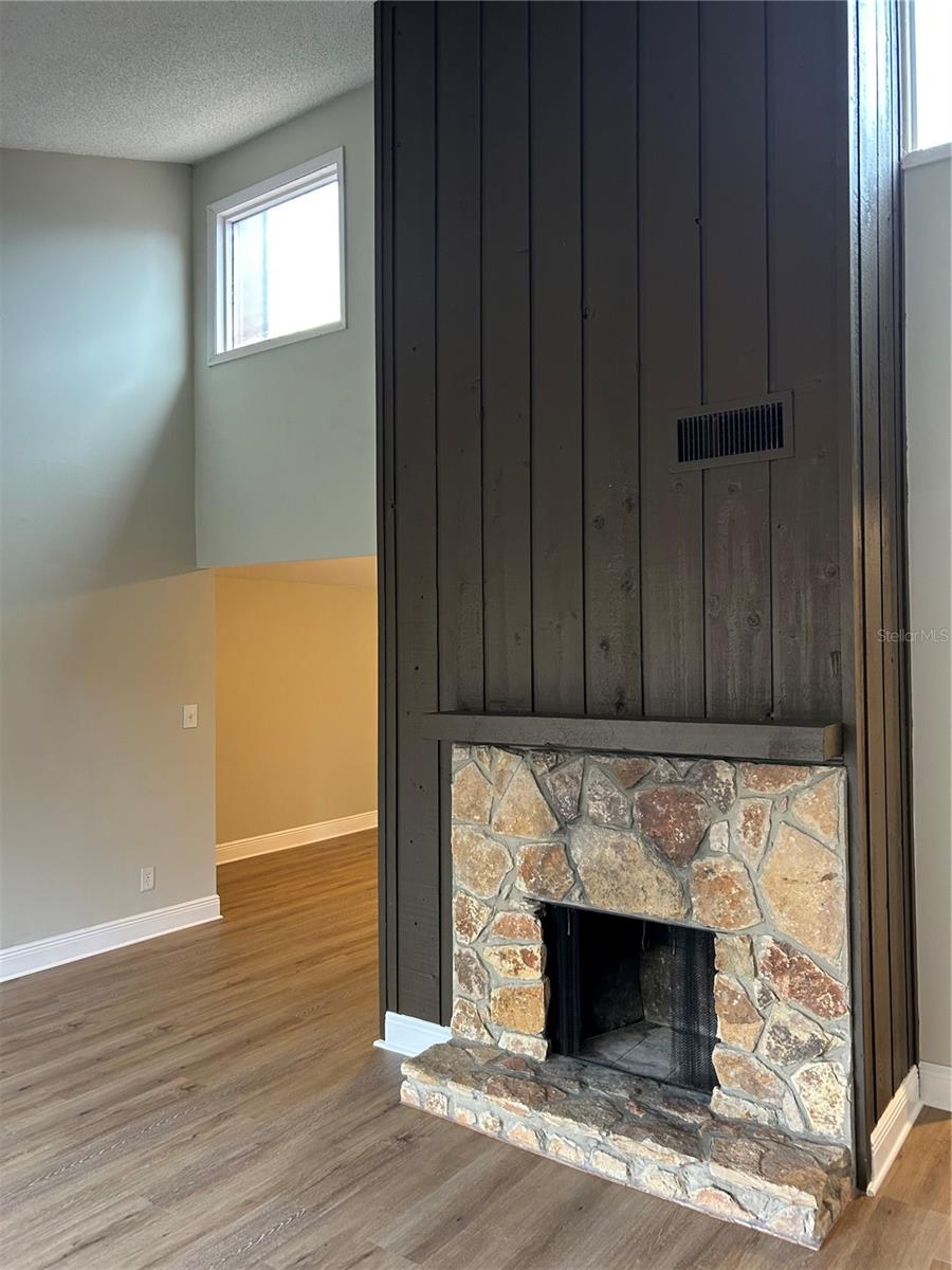 Image 10 of 30 For 958 Michigan Street B