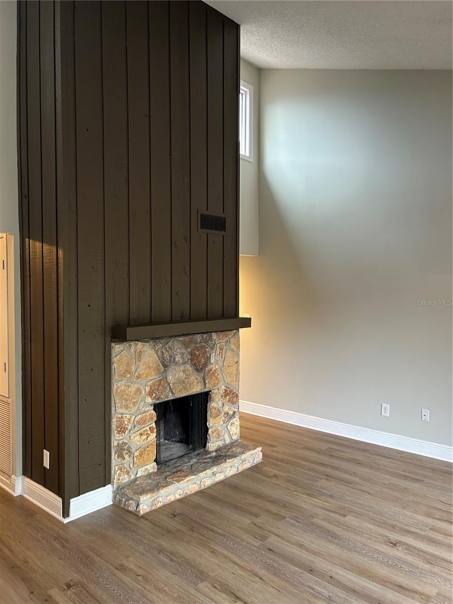 Image 12 of 30 For 958 Michigan Street B