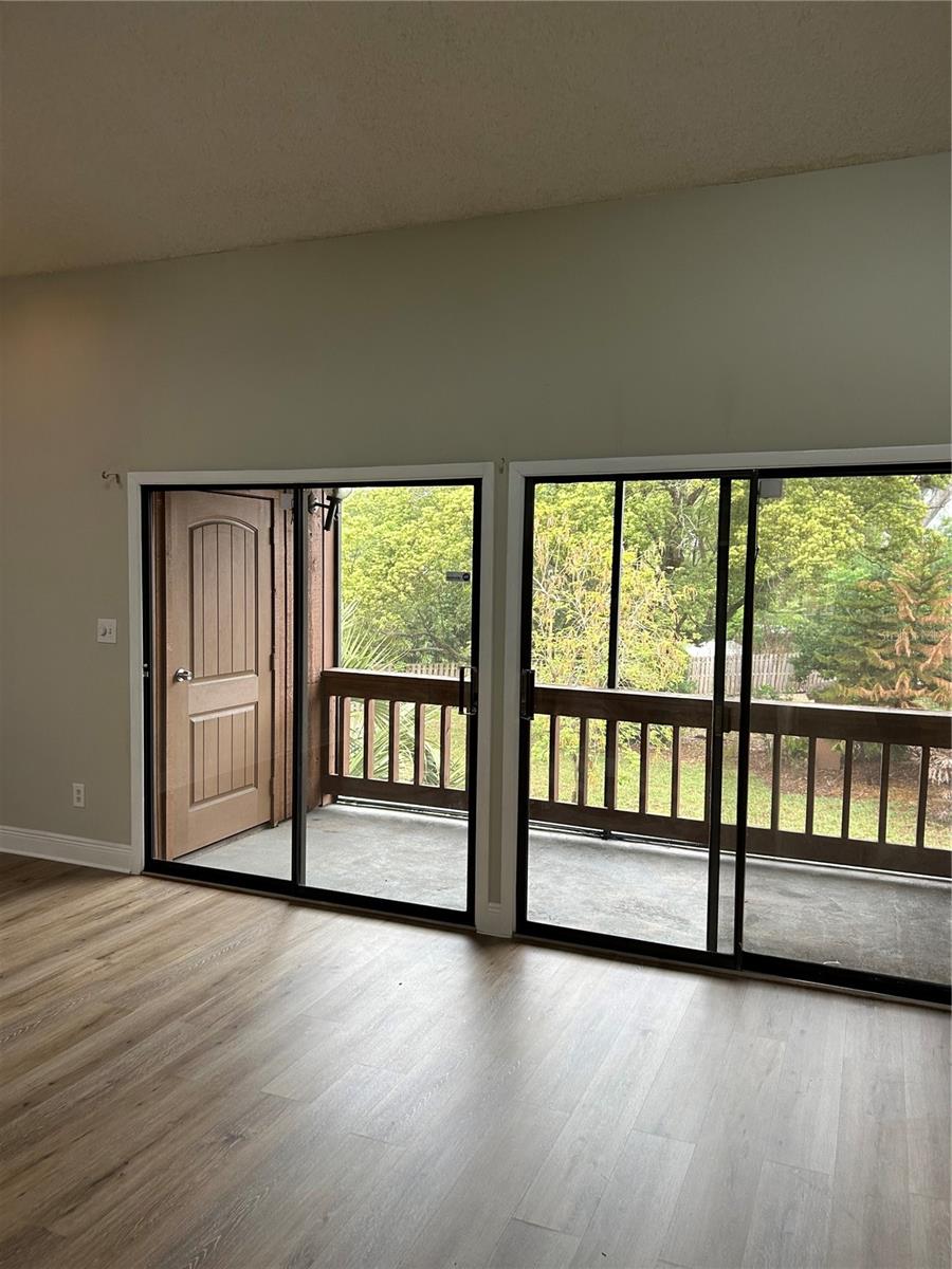 Image 13 of 30 For 958 Michigan Street B