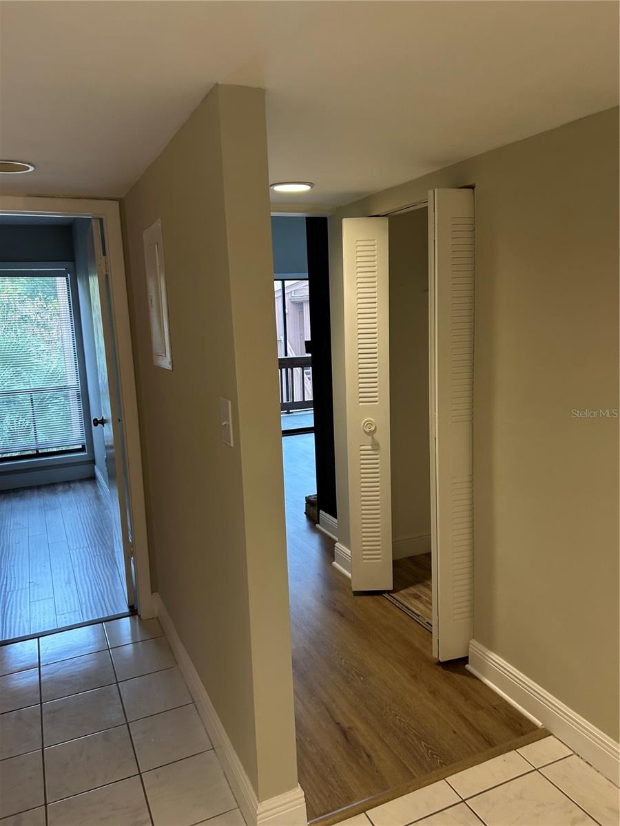 Image 14 of 30 For 958 Michigan Street B