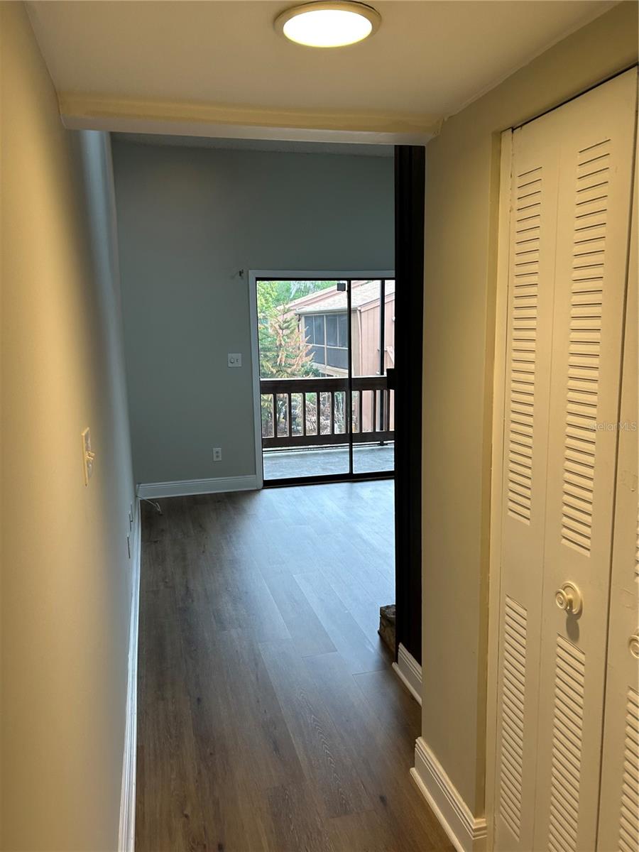 Image 15 of 30 For 958 Michigan Street B