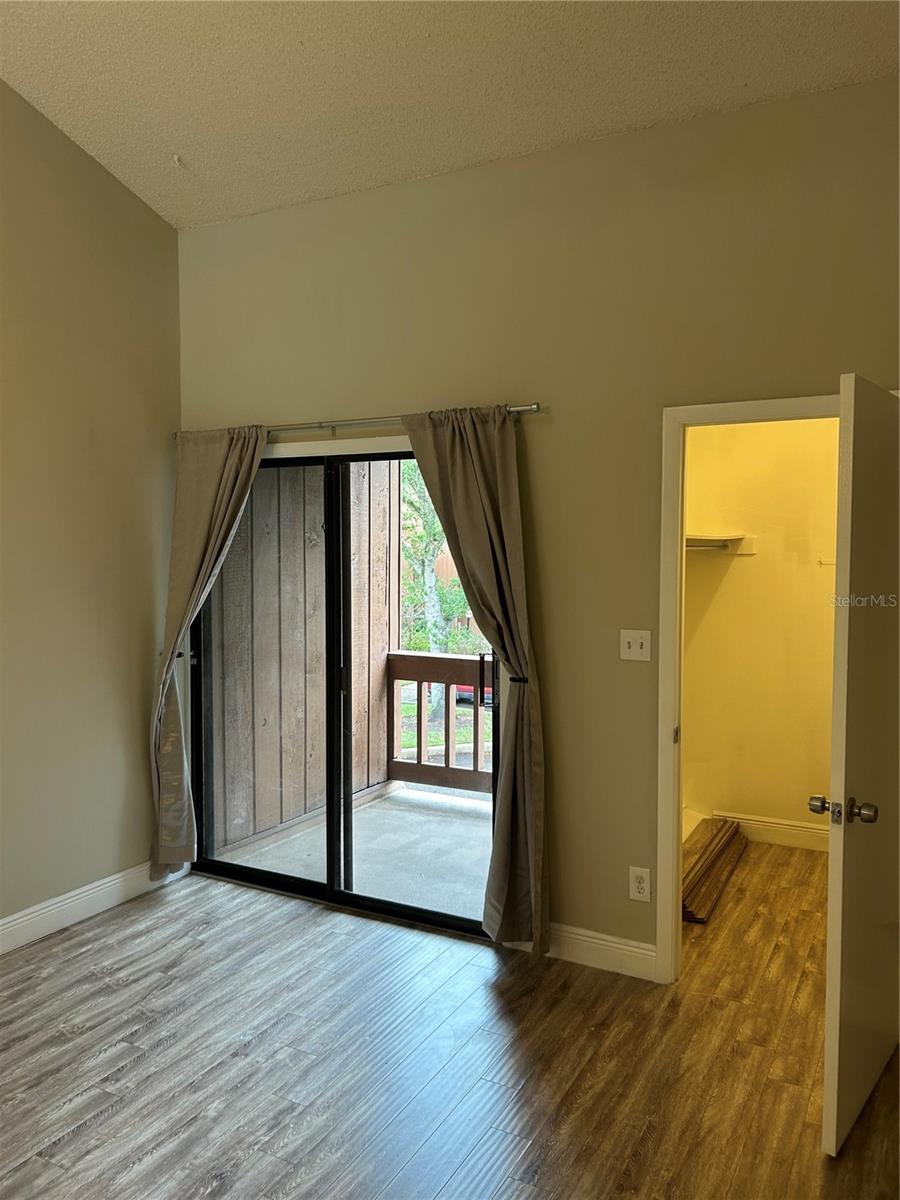 Image 17 of 30 For 958 Michigan Street B