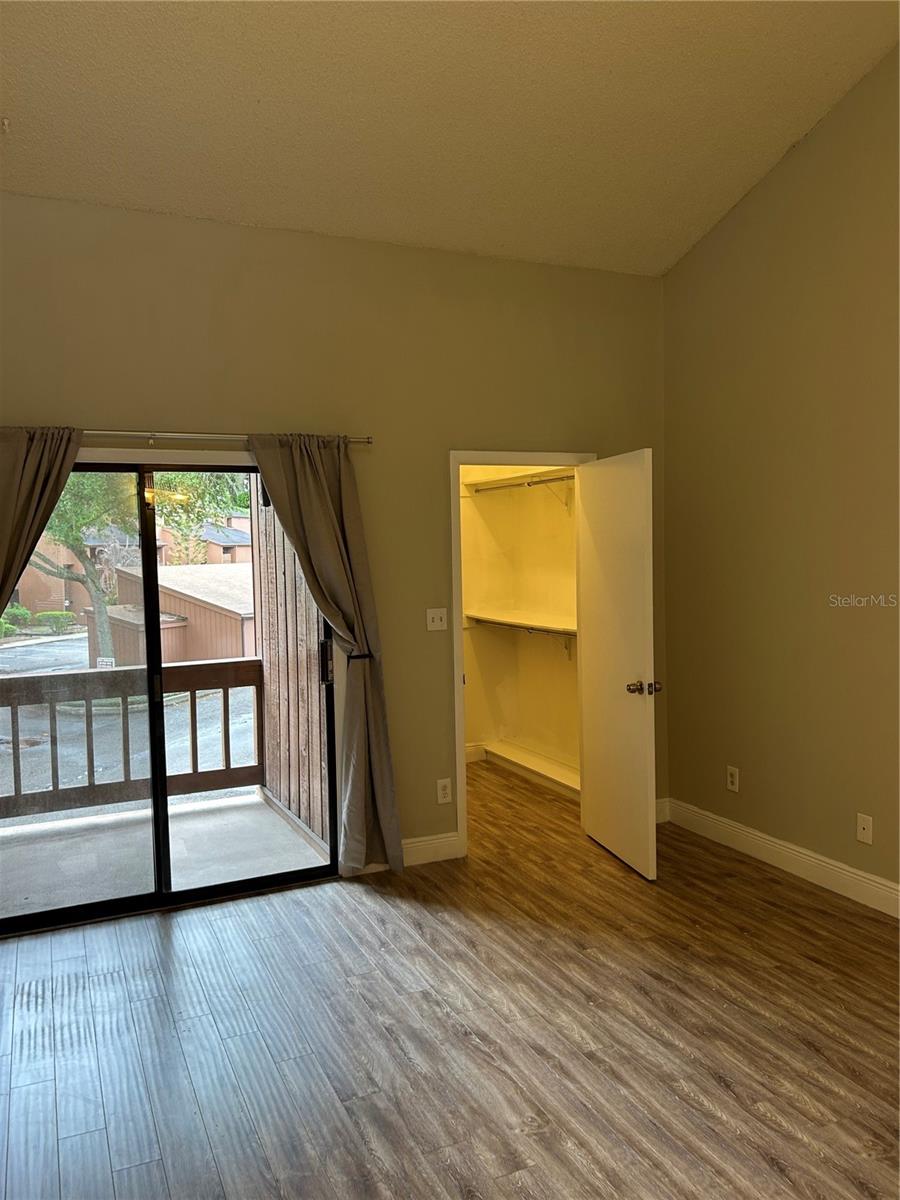 Image 18 of 30 For 958 Michigan Street B