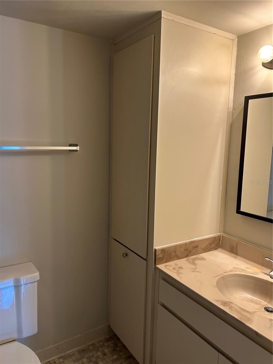 Image 20 of 30 For 958 Michigan Street B