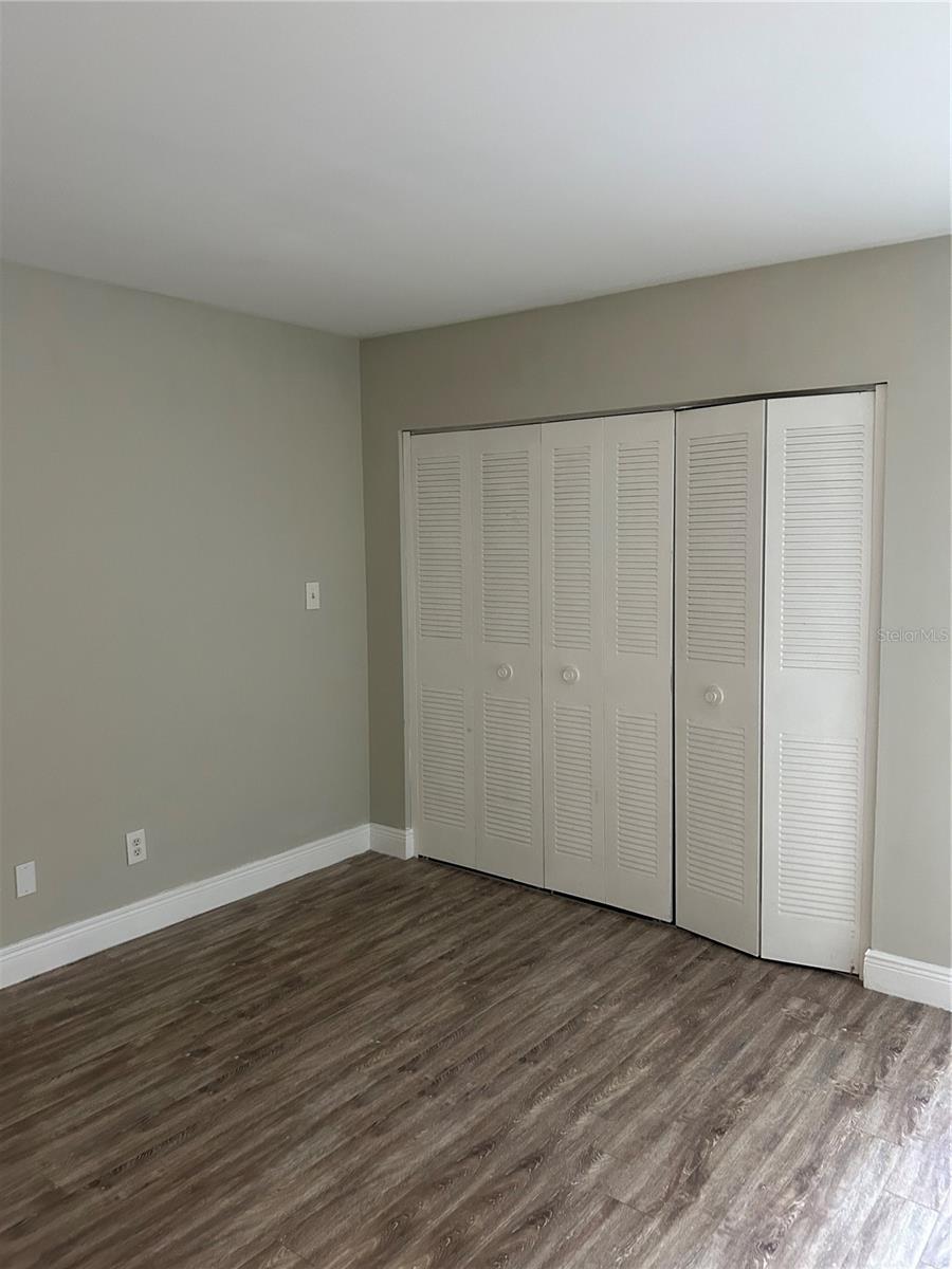 Image 23 of 30 For 958 Michigan Street B