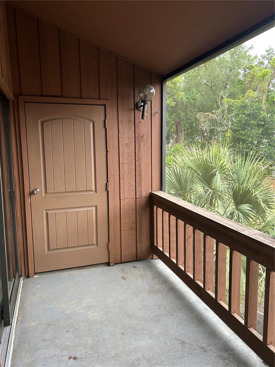 Image 27 of 30 For 958 Michigan Street B