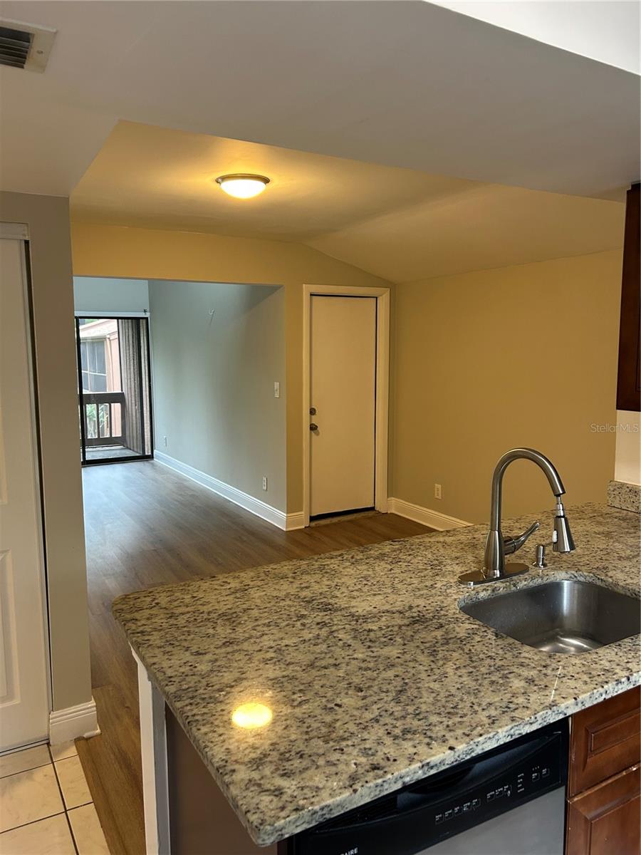 Image 5 of 30 For 958 Michigan Street B