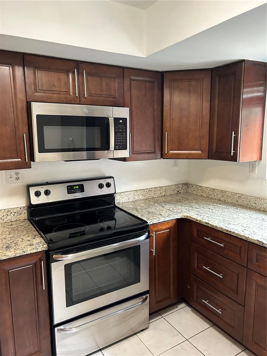 Image 6 of 30 For 958 Michigan Street B