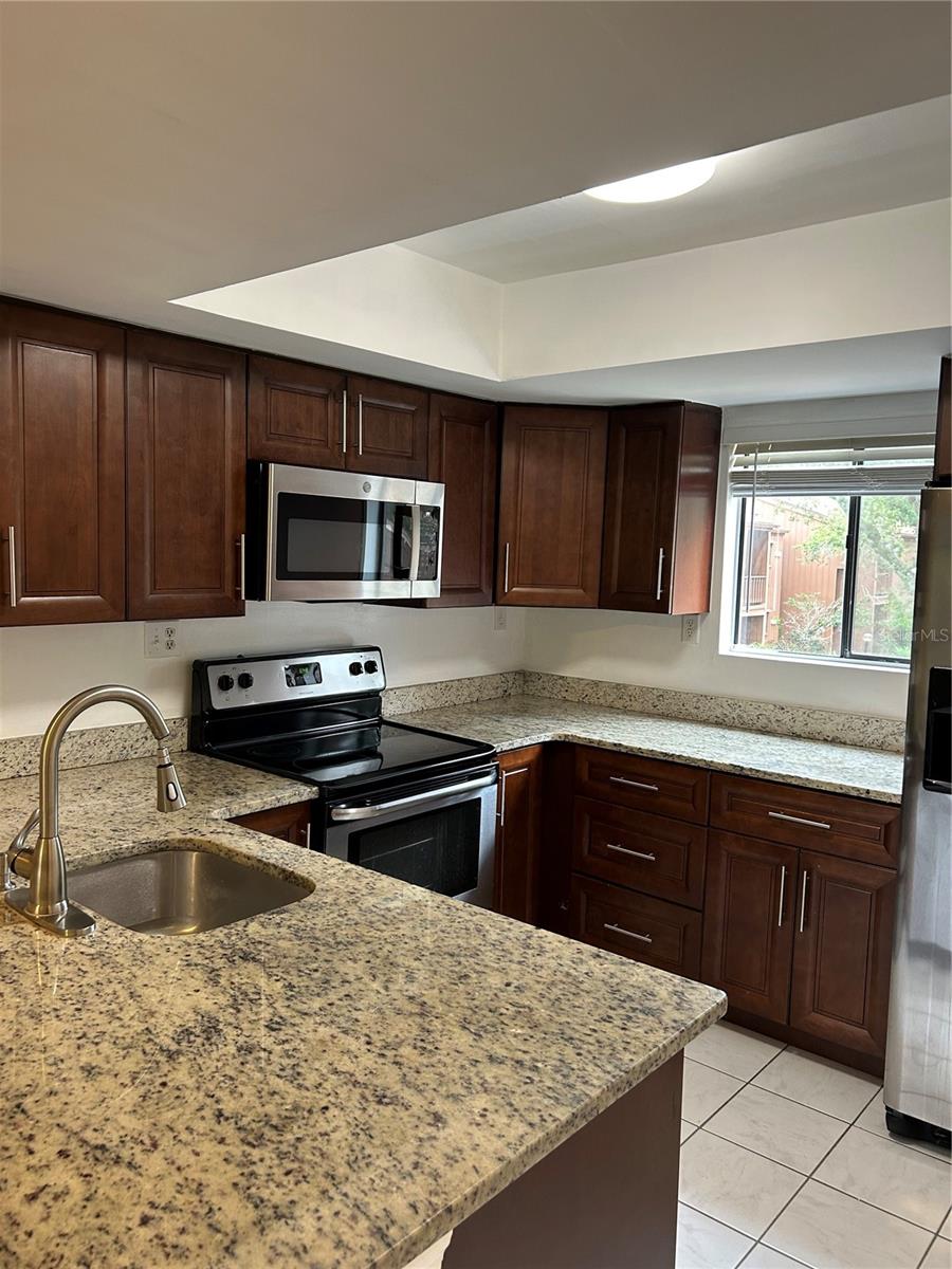 Image 8 of 30 For 958 Michigan Street B