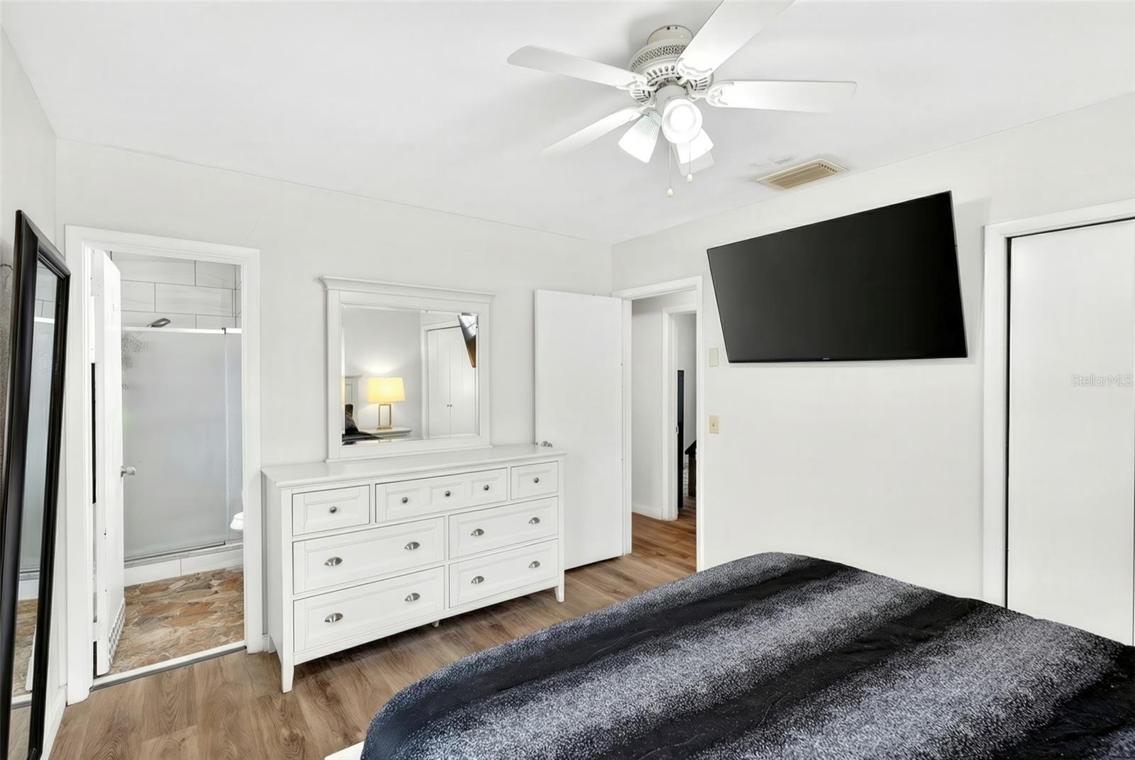 Image 11 of 18 For 1565 Evergreen Avenue