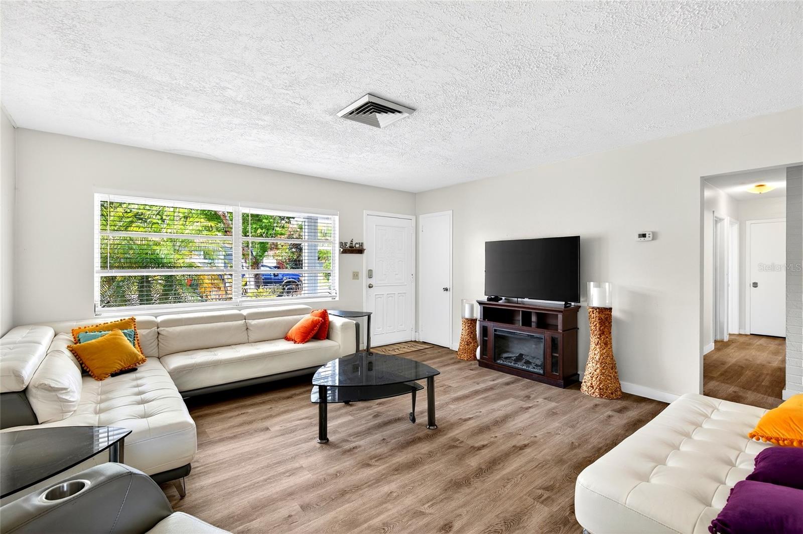 Image 5 of 18 For 1565 Evergreen Avenue