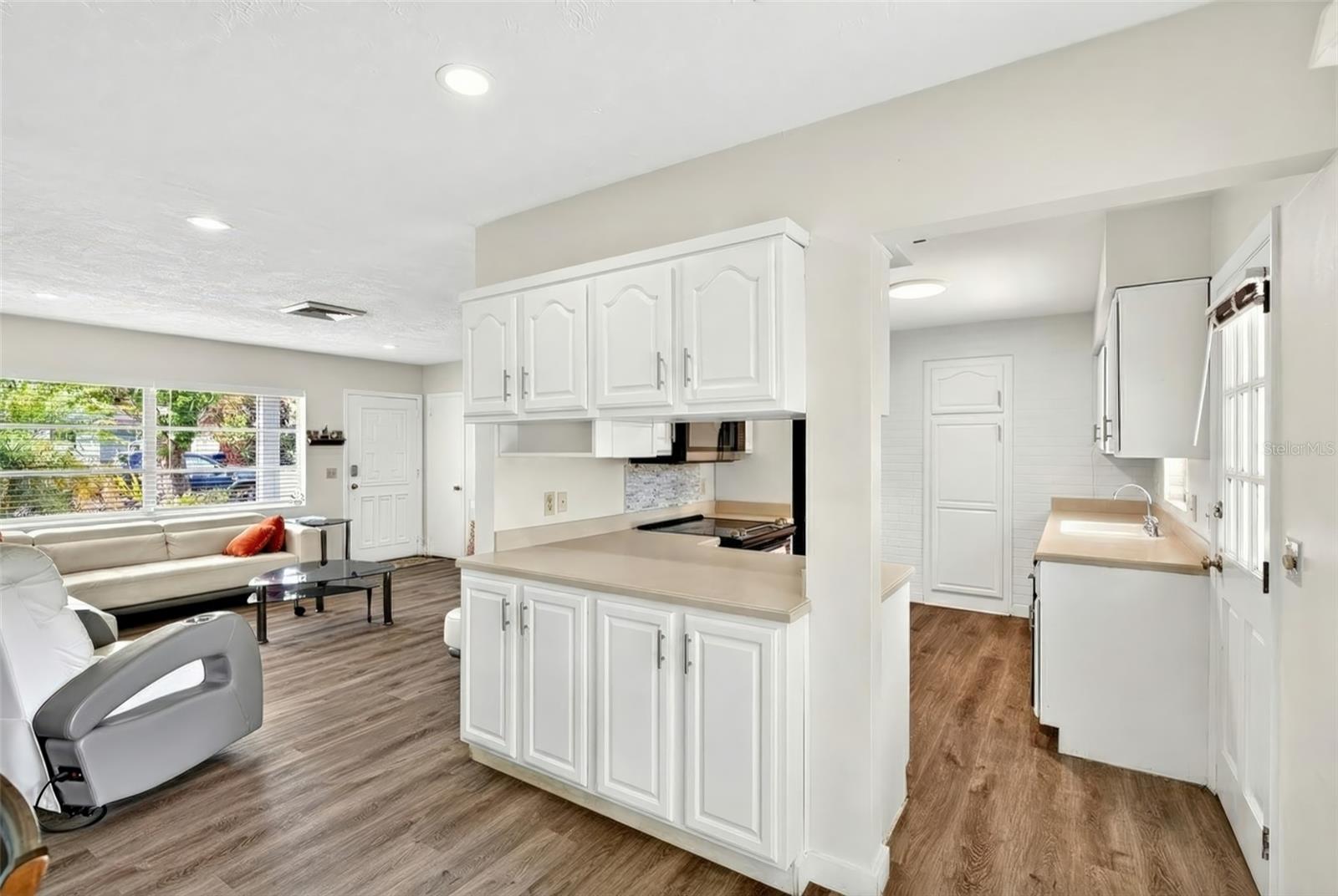 Image 7 of 18 For 1565 Evergreen Avenue