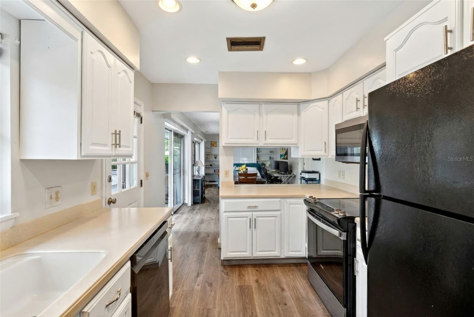 Image 9 of 18 For 1565 Evergreen Avenue