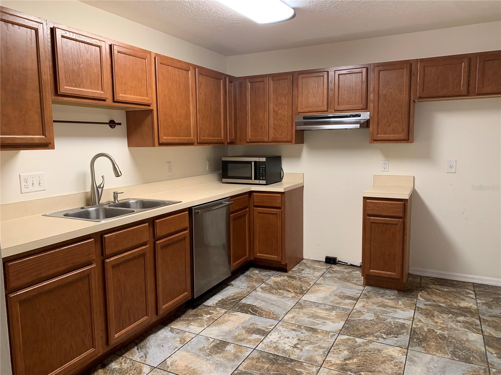 Image 5 of 28 For 1385 San Diego Court