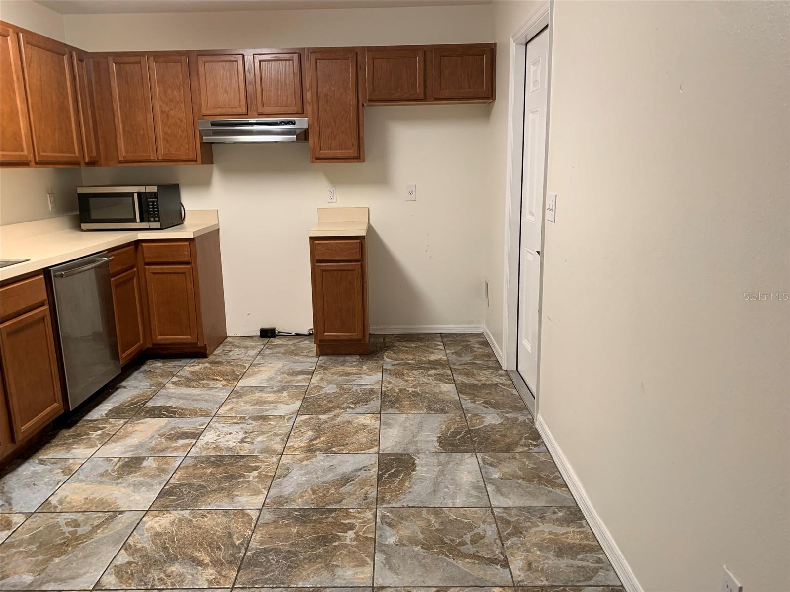 Image 6 of 28 For 1385 San Diego Court