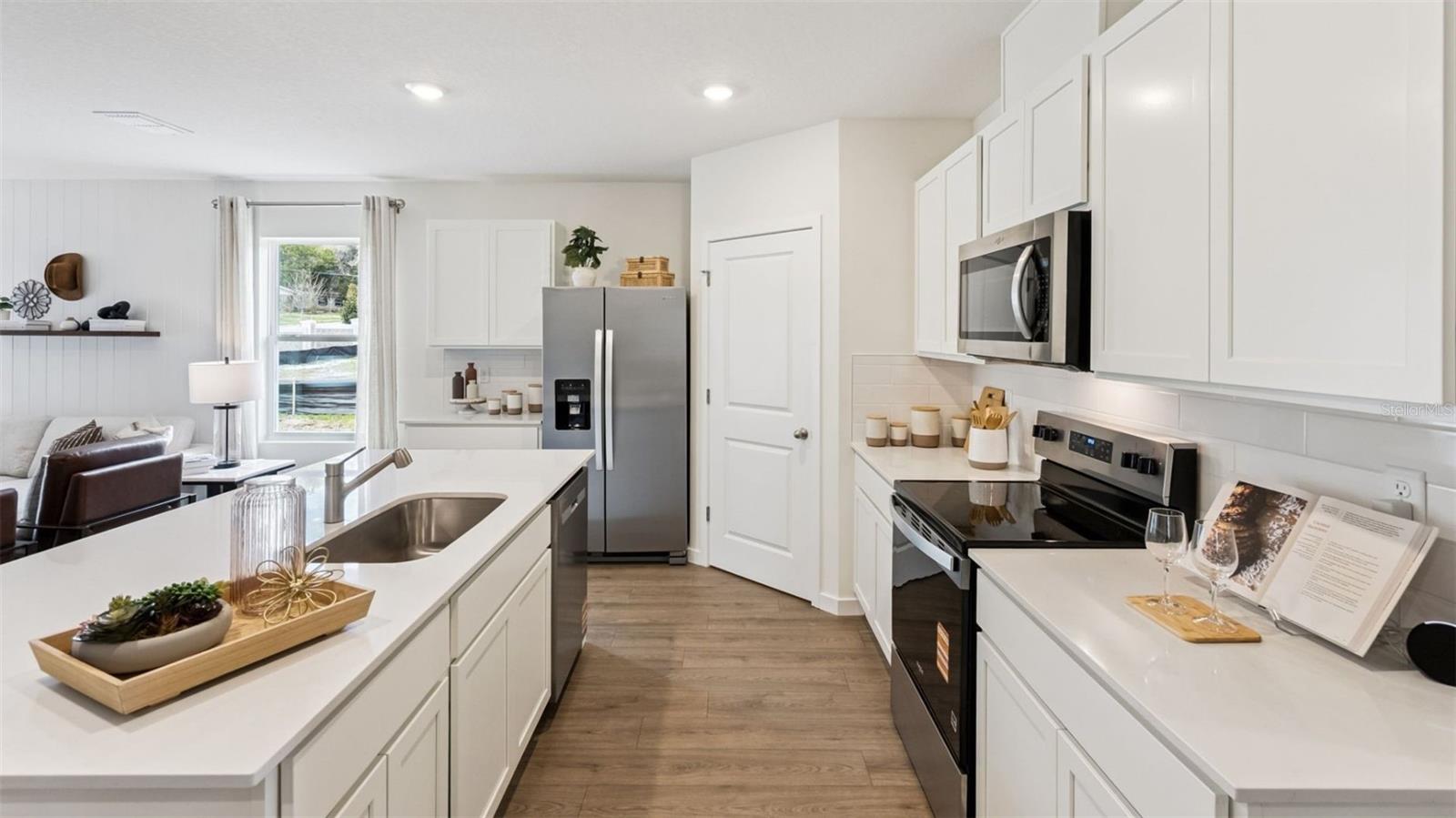 Listing photo id 5 for 1084 Gull Drive