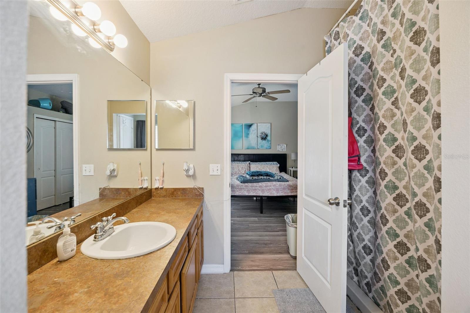 Image 21 of 28 For 15316 Oak Apple Court B