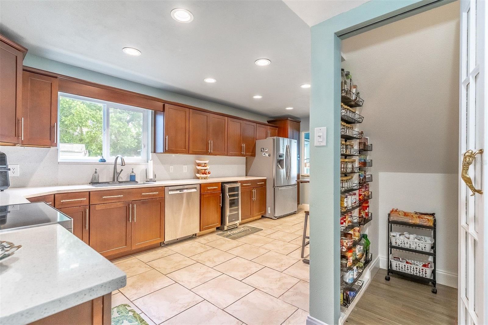 Image 27 of 39 For 1319 Summertree Court