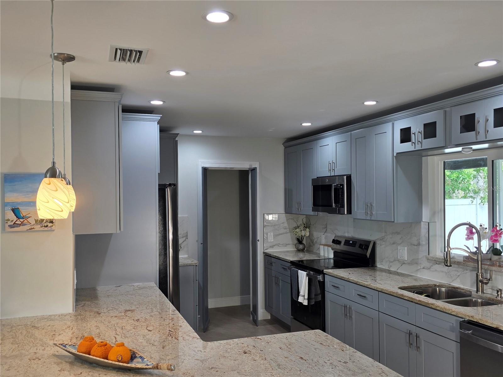 Image 11 of 48 For 3435 Overlook Drive Ne