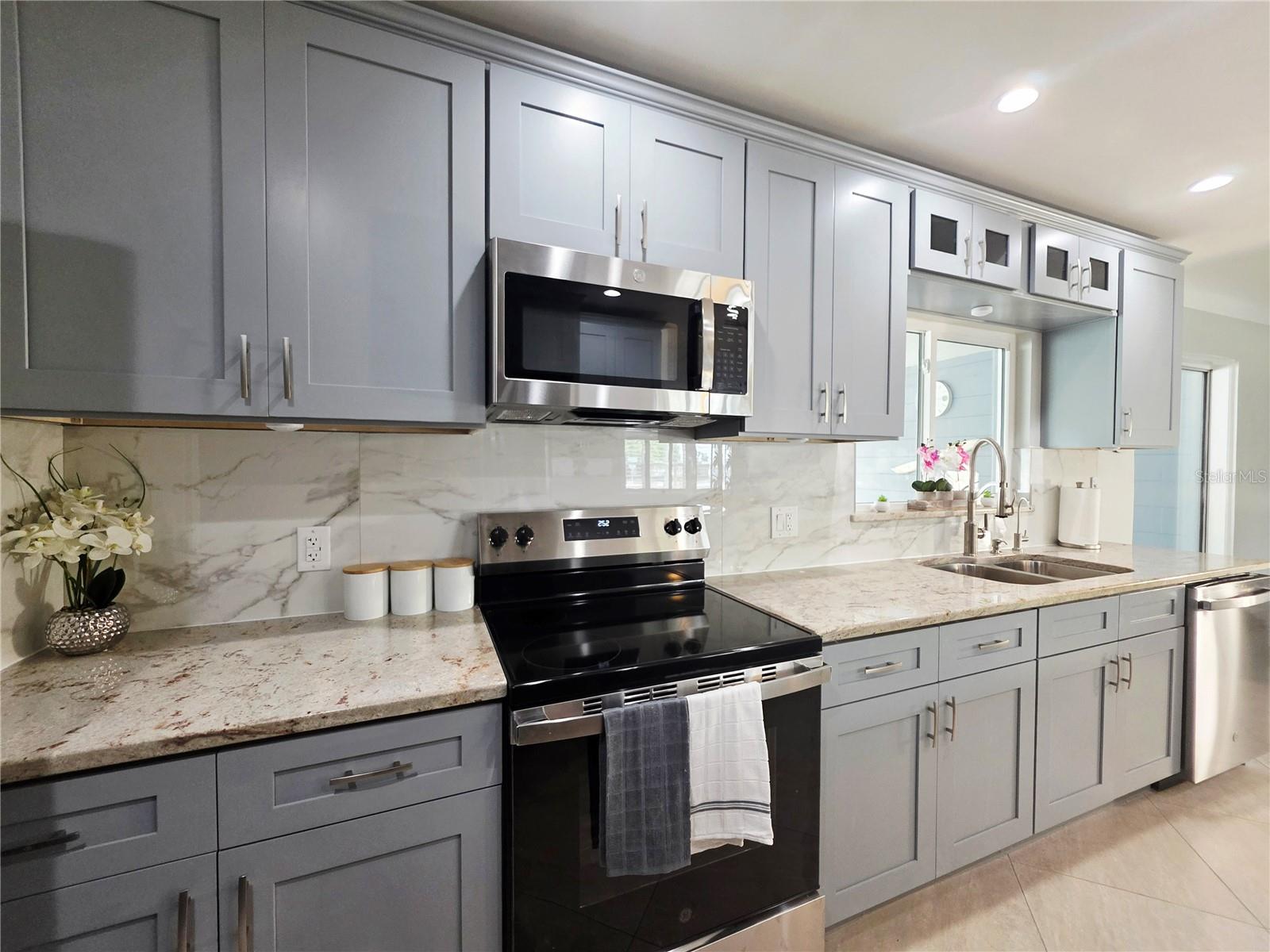 Image 12 of 48 For 3435 Overlook Drive Ne