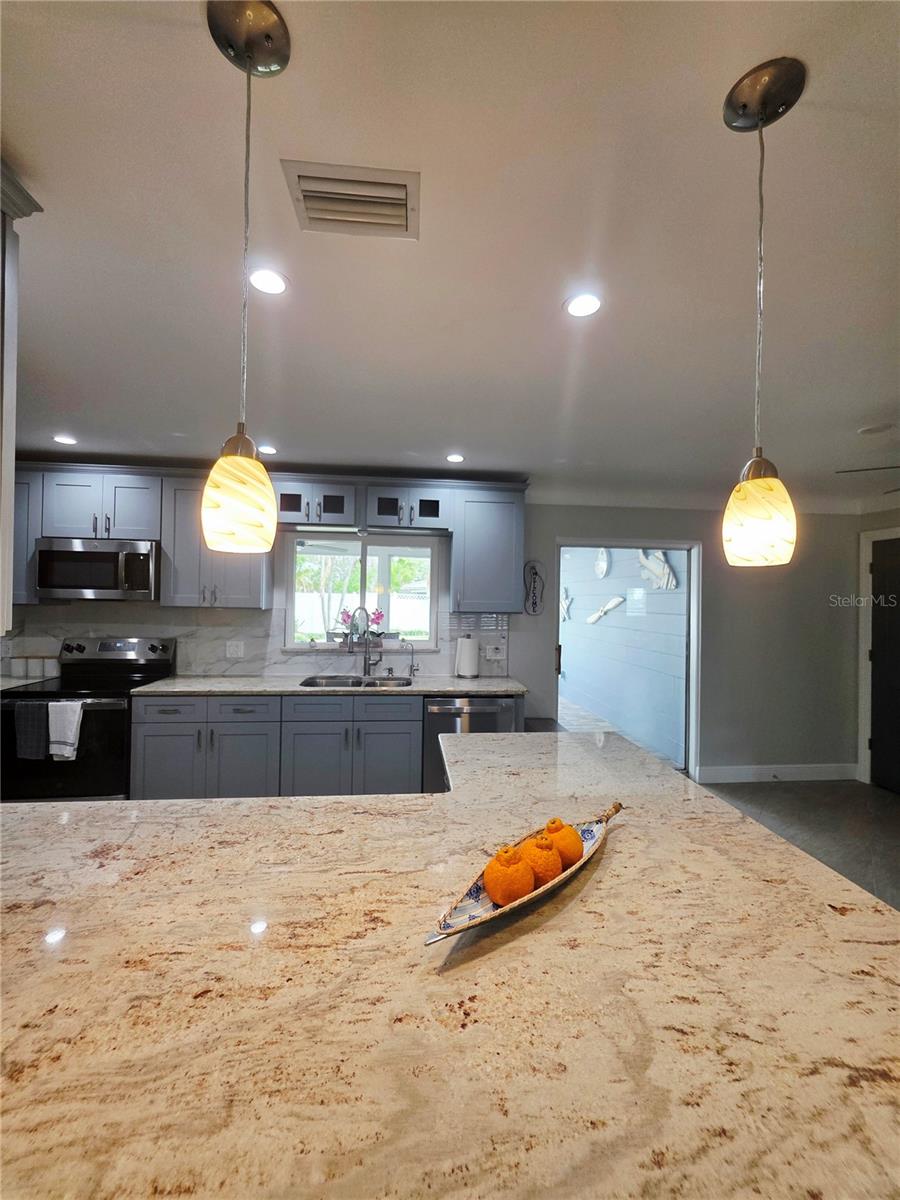 Image 13 of 48 For 3435 Overlook Drive Ne