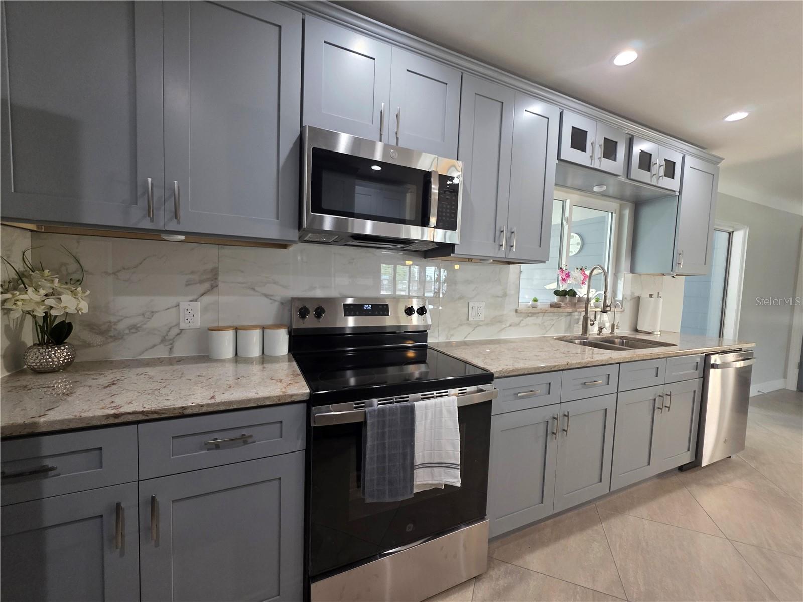 Image 14 of 48 For 3435 Overlook Drive Ne