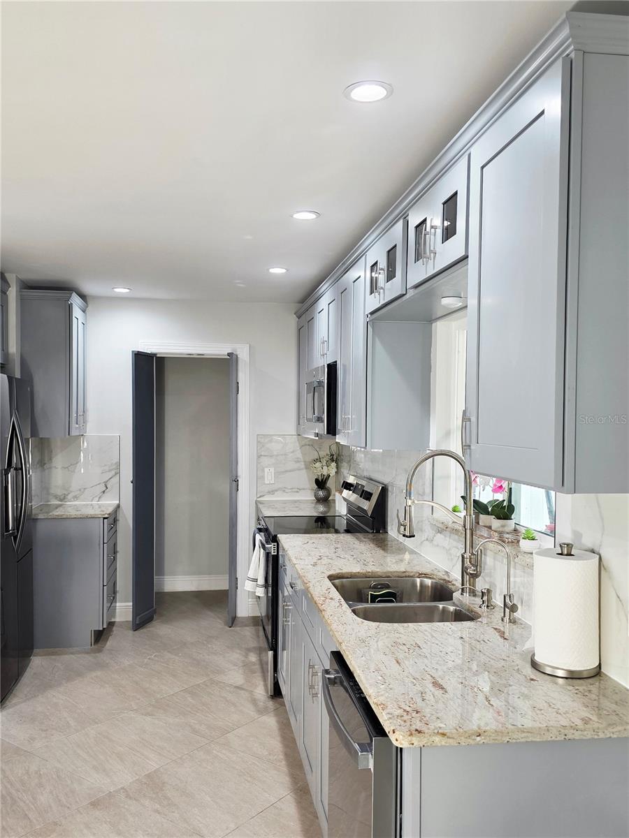 Image 21 of 48 For 3435 Overlook Drive Ne