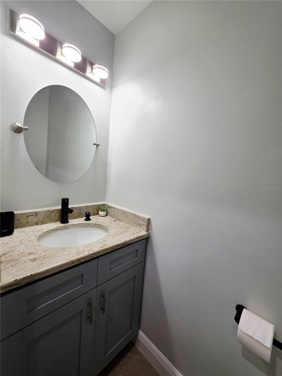 Image 27 of 48 For 3435 Overlook Drive Ne