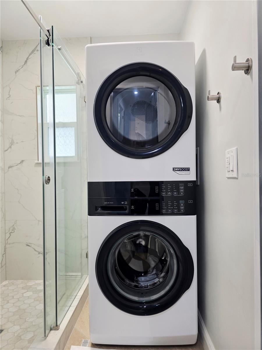 Image 28 of 48 For 3435 Overlook Drive Ne