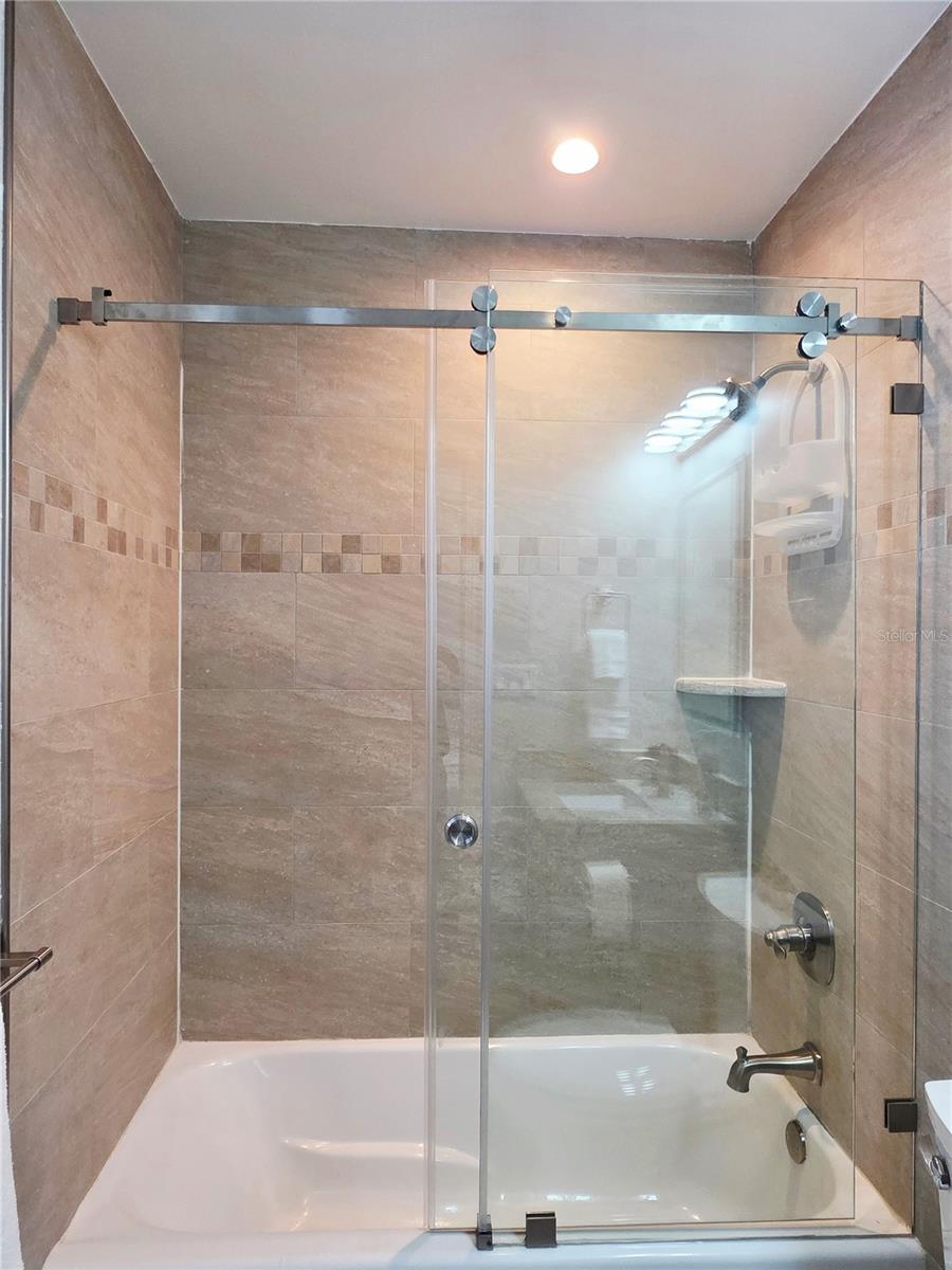 Image 33 of 48 For 3435 Overlook Drive Ne