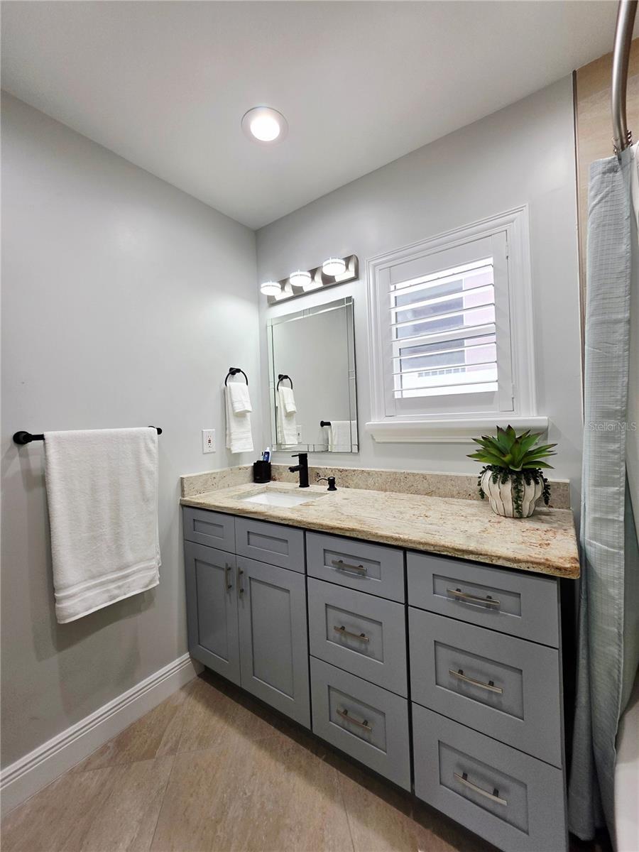 Image 34 of 48 For 3435 Overlook Drive Ne