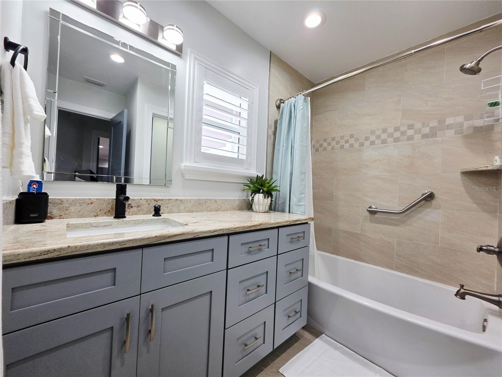 Image 35 of 48 For 3435 Overlook Drive Ne