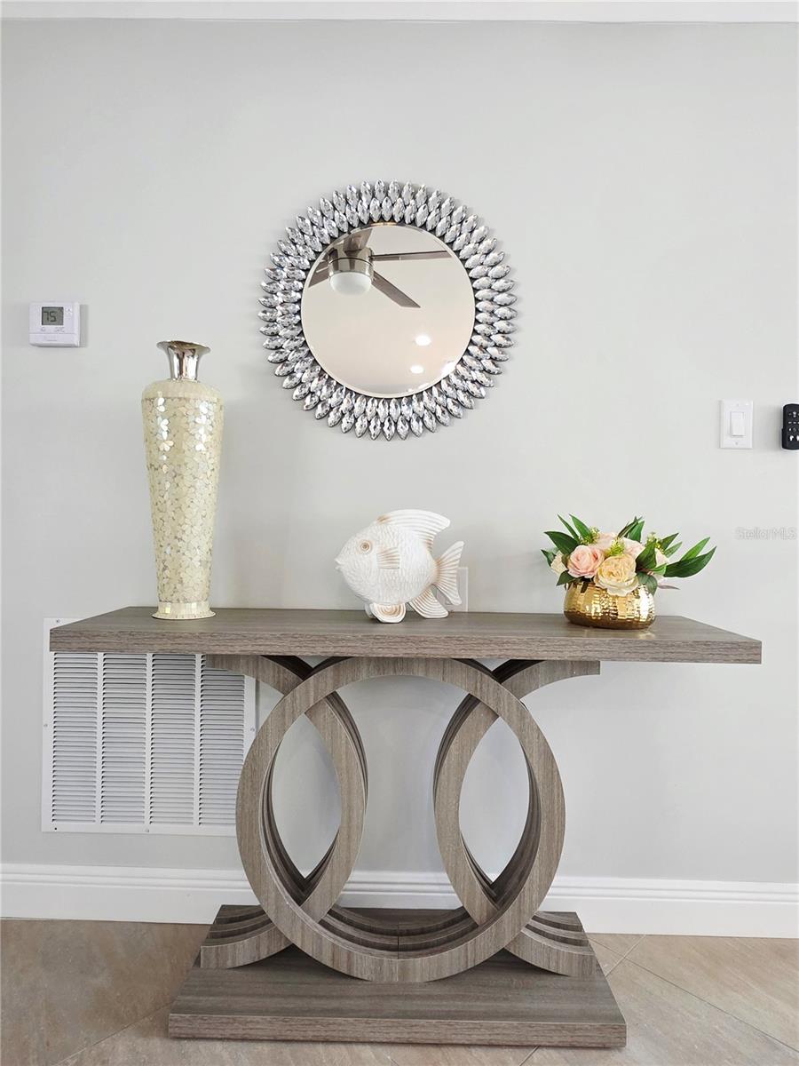 Image 7 of 48 For 3435 Overlook Drive Ne