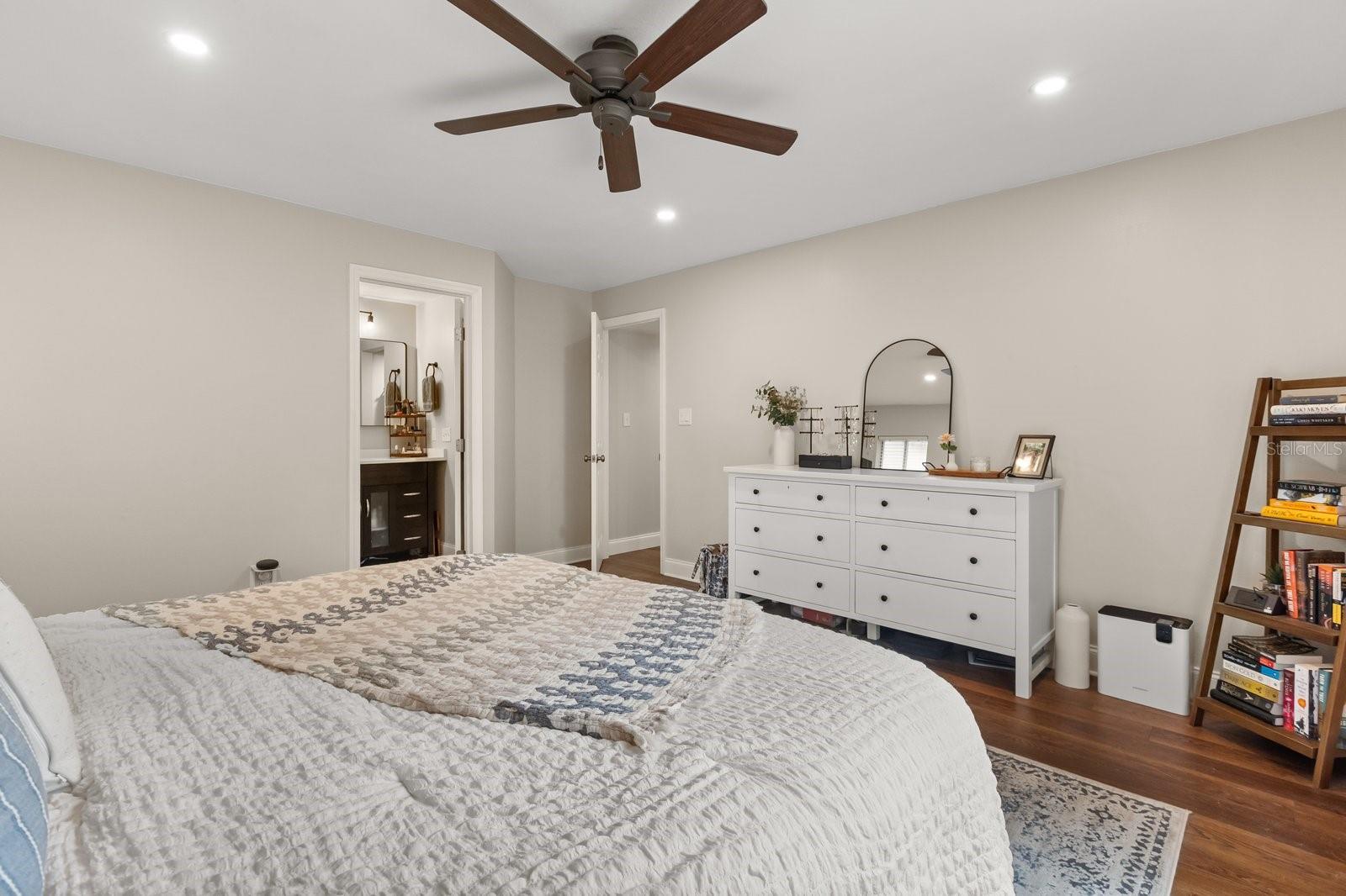 Image 16 of 35 For 527 San Sebastian Prado