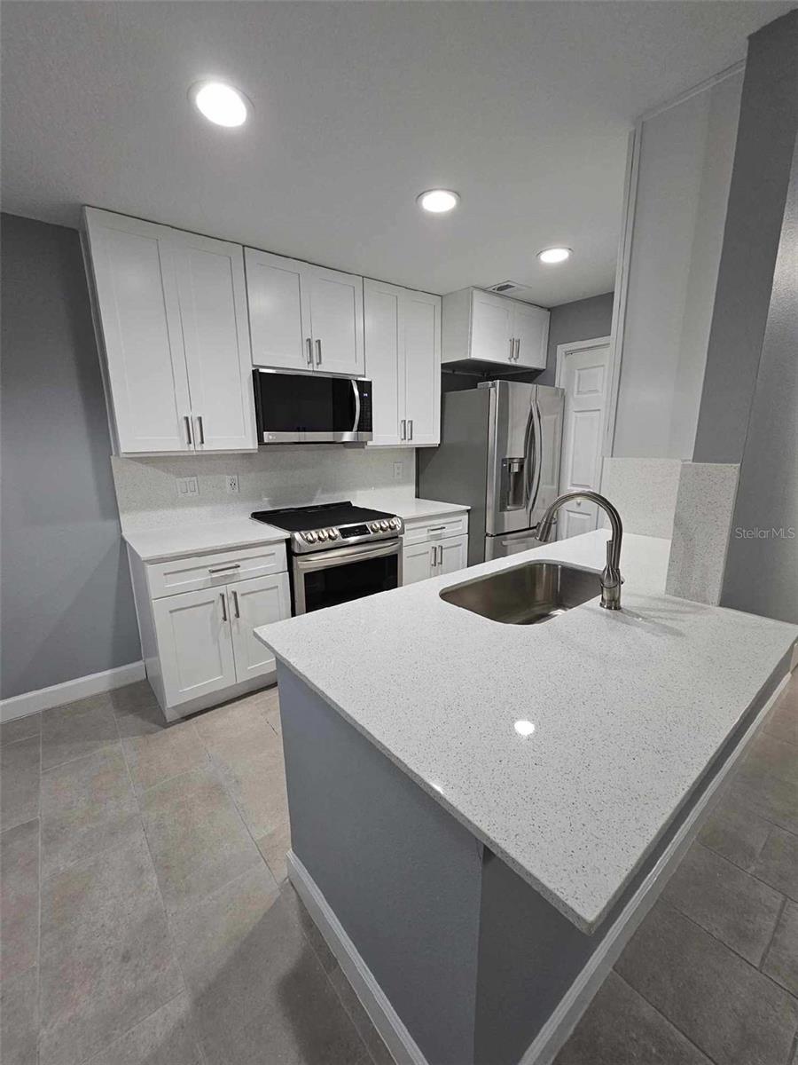 Image 11 of 32 For 2533 Grassy Point Drive 203