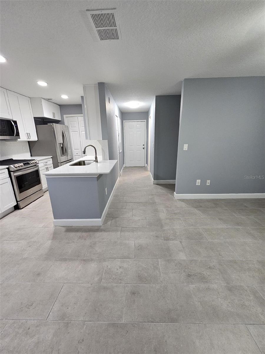 Image 14 of 32 For 2533 Grassy Point Drive 203