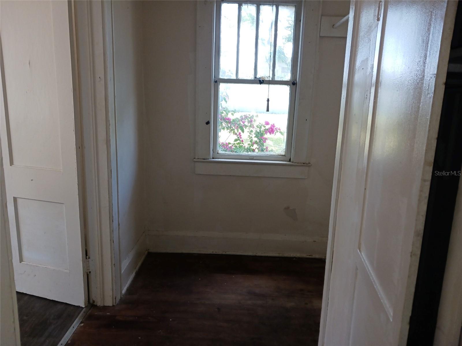 Image 11 of 13 For 720 6th Street Nw 2