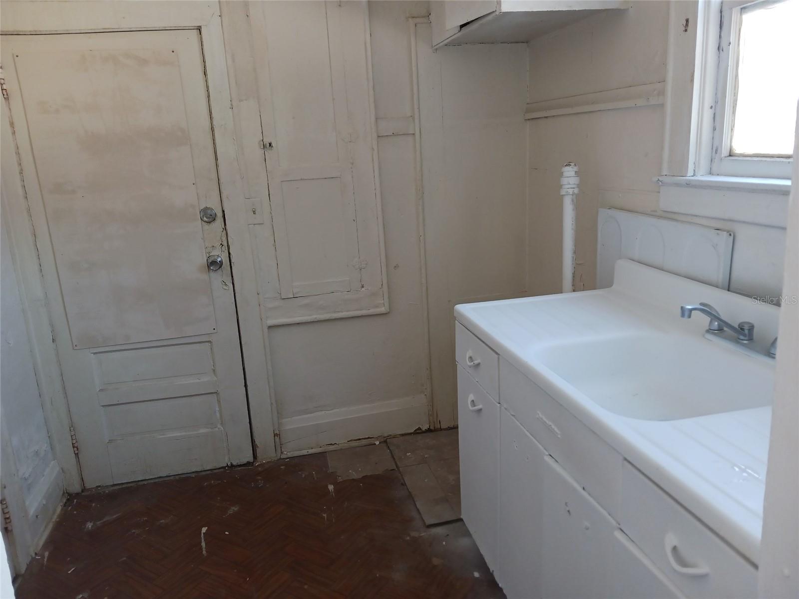 Image 2 of 13 For 720 6th Street Nw 2