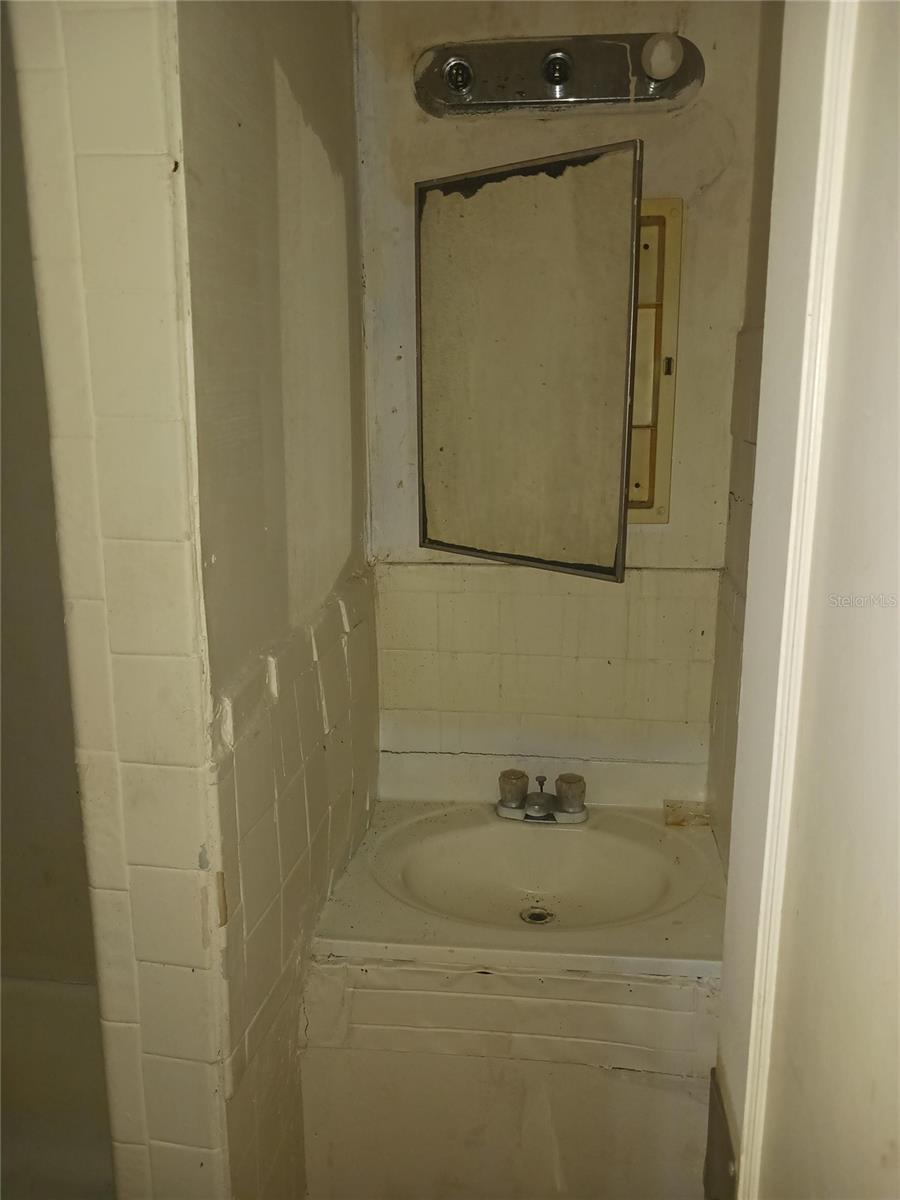 Image 7 of 13 For 720 6th Street Nw 2