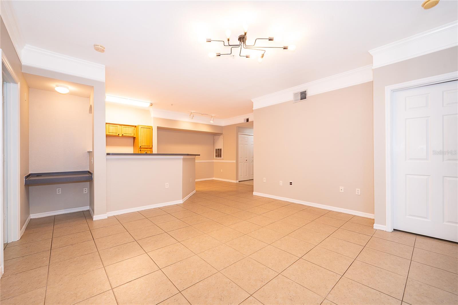 Image 10 of 25 For 6663 Queens Borough Avenue 208