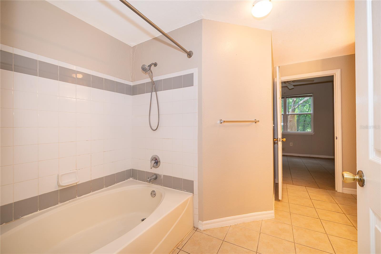 Image 16 of 25 For 6663 Queens Borough Avenue 208