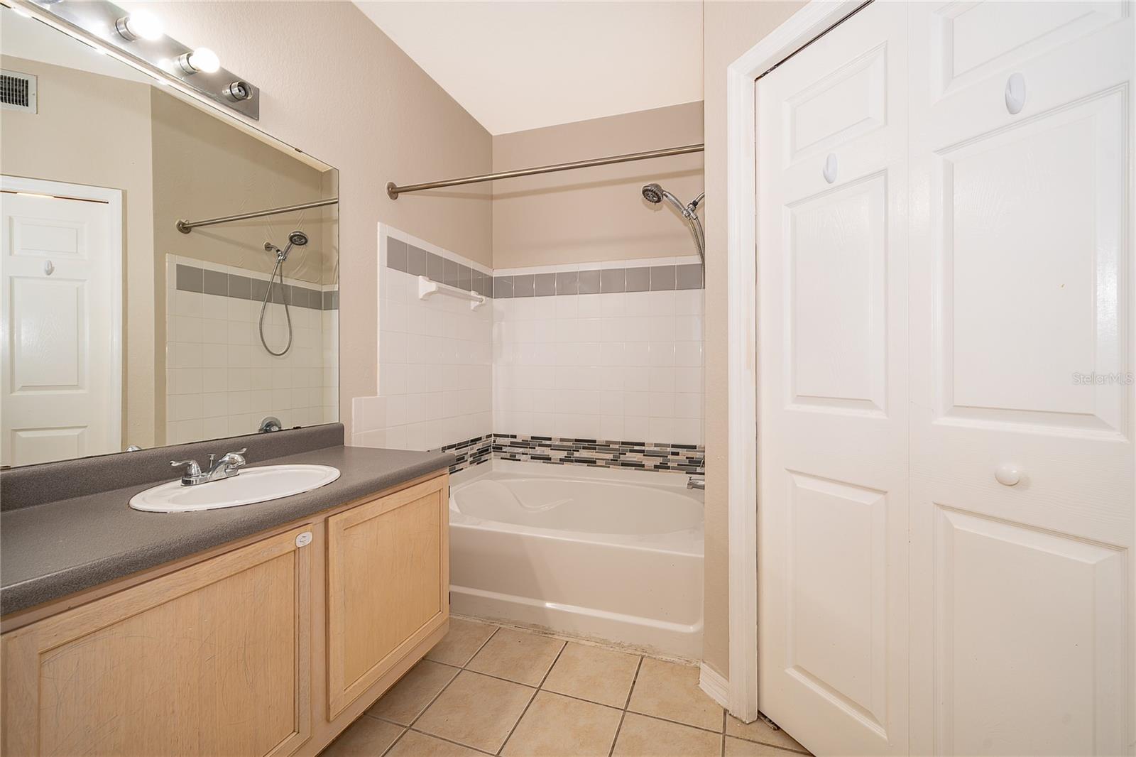 Image 19 of 25 For 6663 Queens Borough Avenue 208