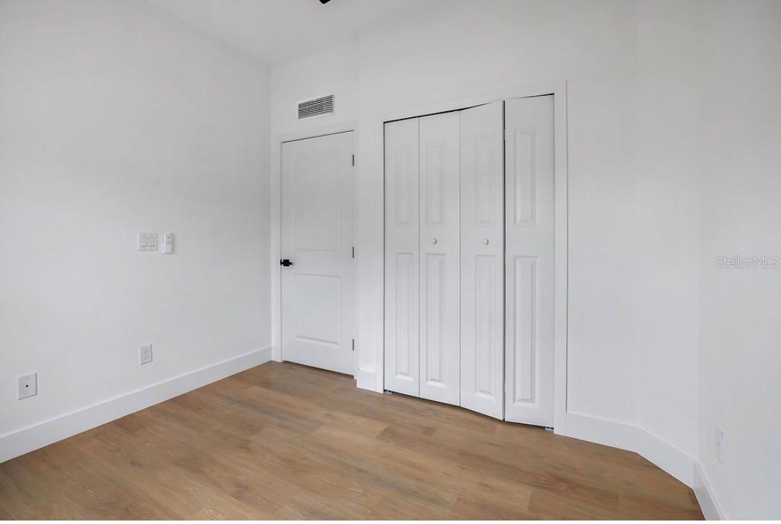 Image 17 of 19 For 1231 Dunbar Avenue