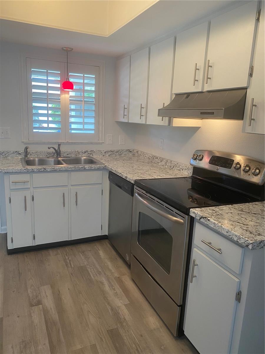 Image 3 of 11 For 1121 Bonnie Lou Drive