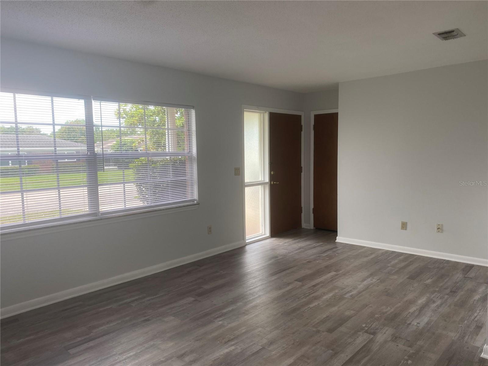 Image 9 of 11 For 1121 Bonnie Lou Drive