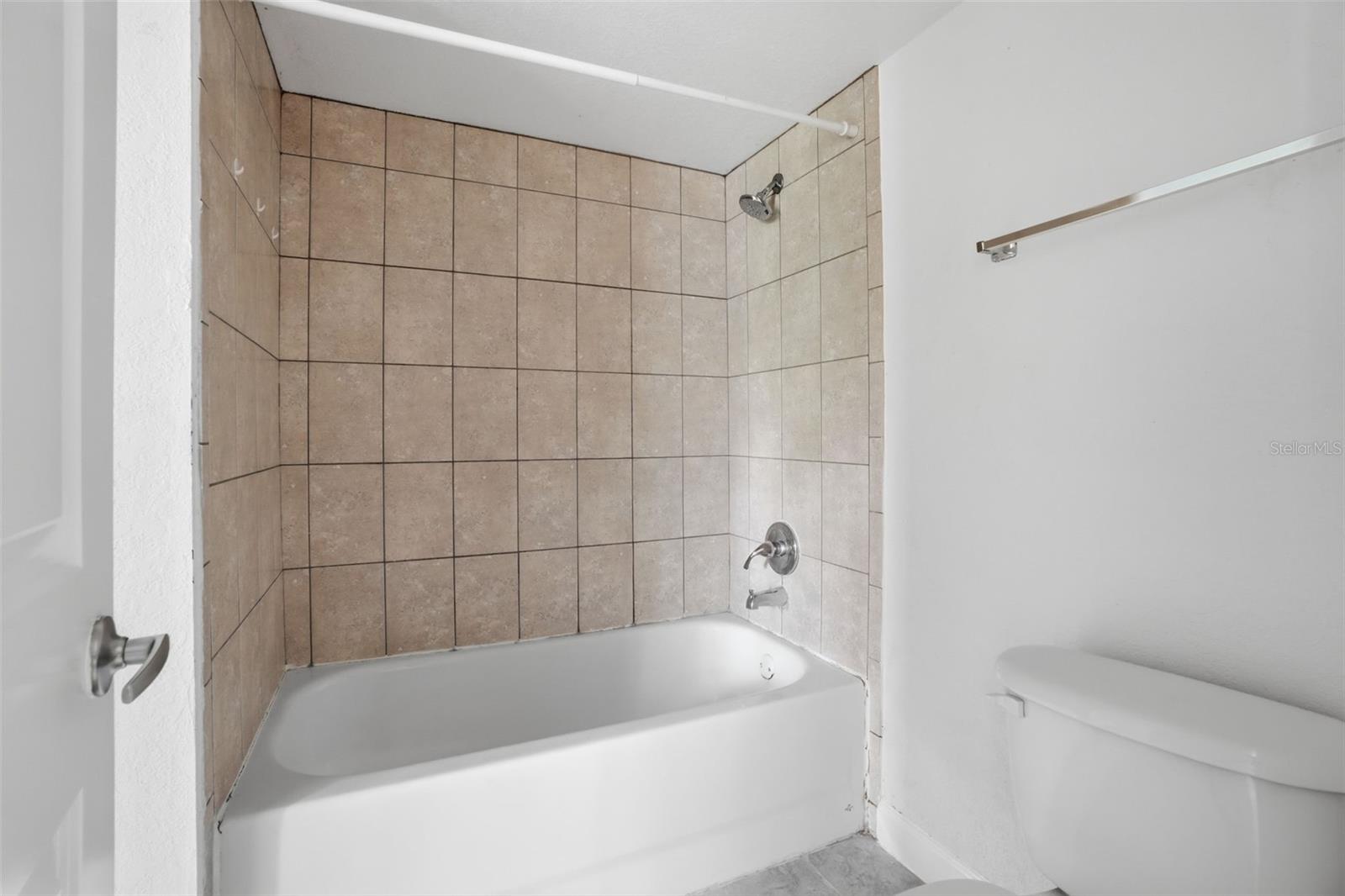 Image 13 of 19 For 4524 Commander Drive 1627