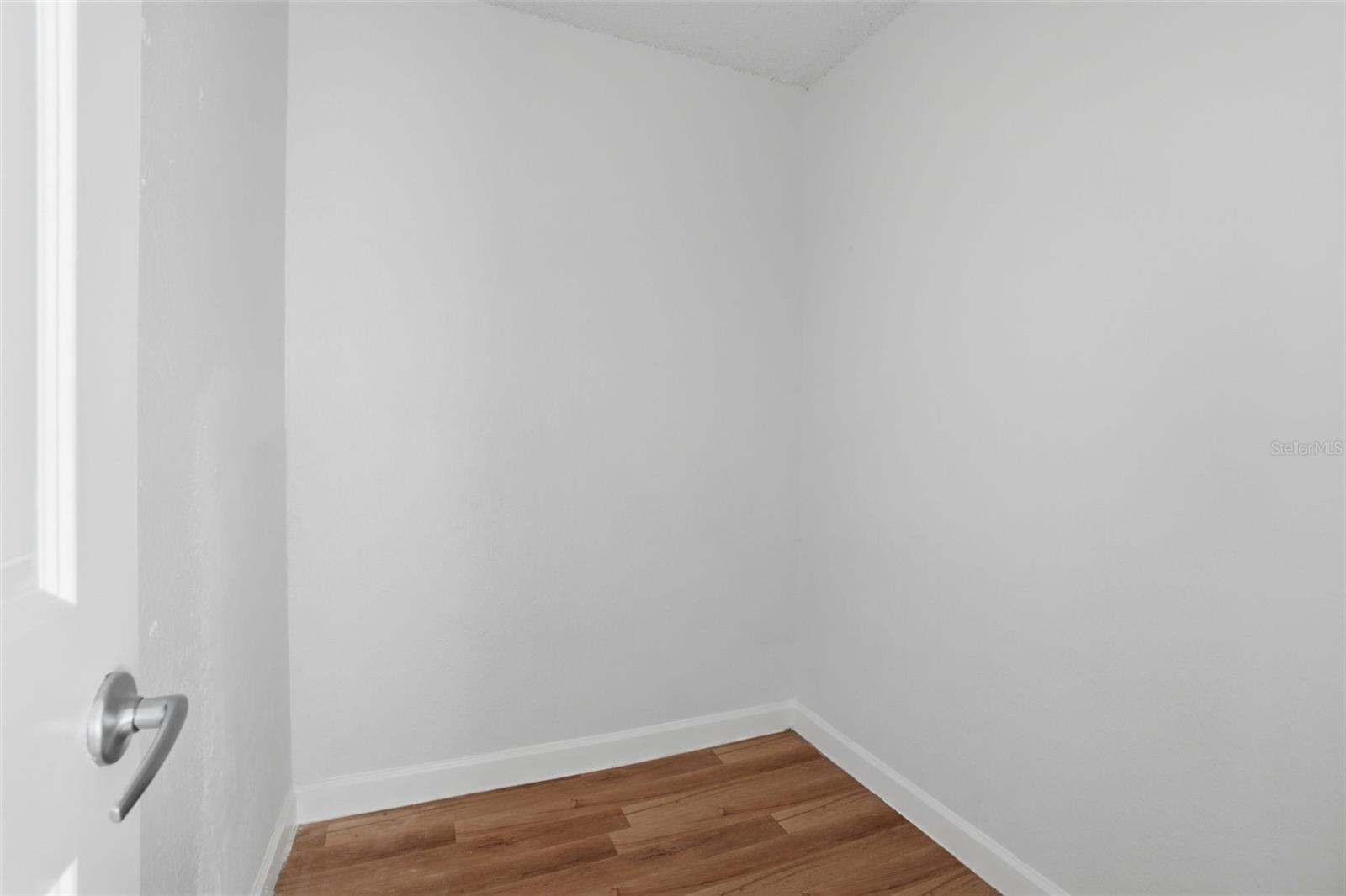 Image 15 of 19 For 4524 Commander Drive 1627