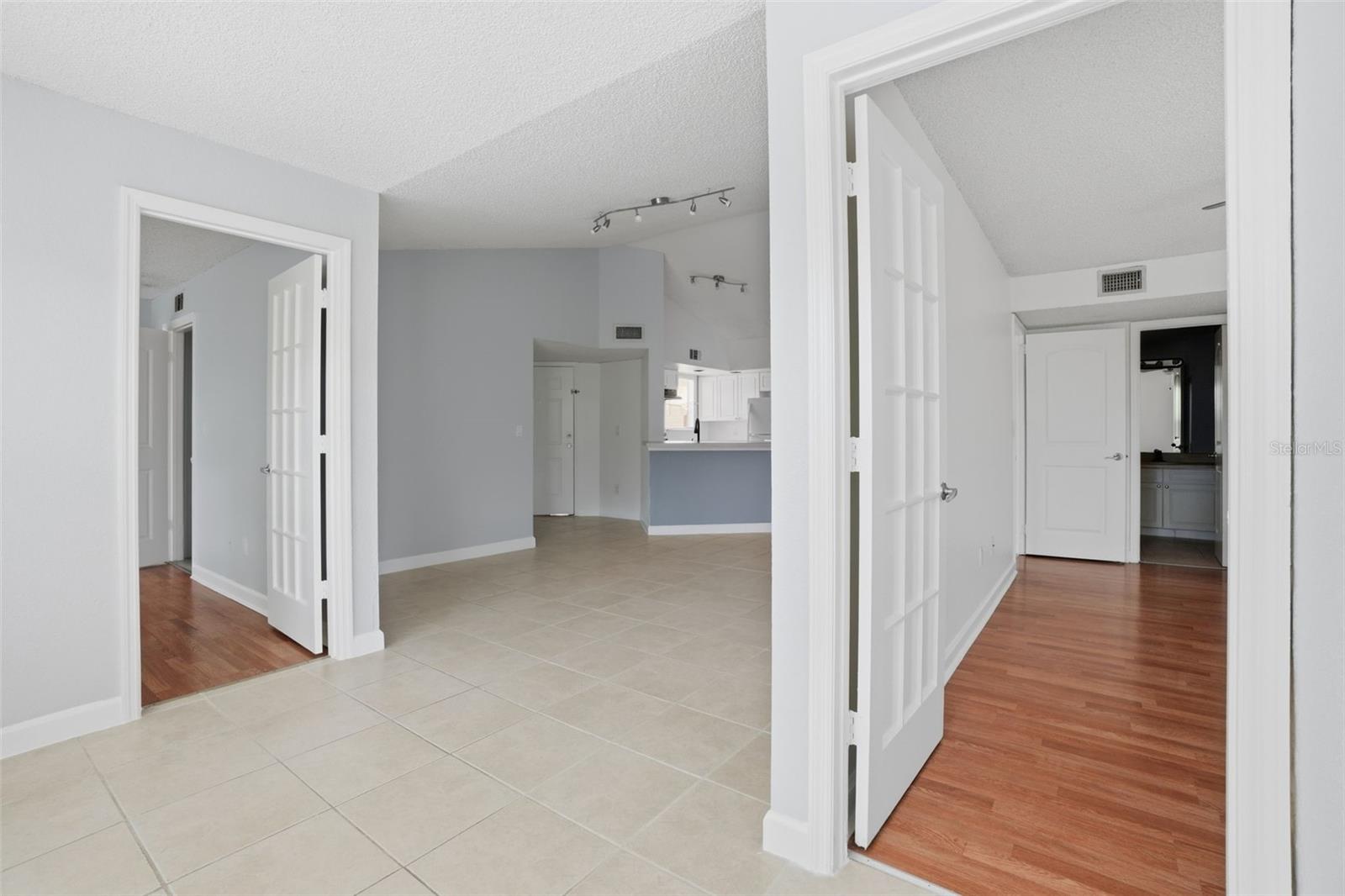 Image 8 of 19 For 4524 Commander Drive 1627