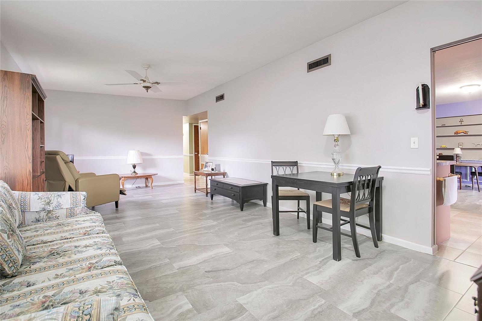 Image 7 of 28 For 580 Gardenia Circle